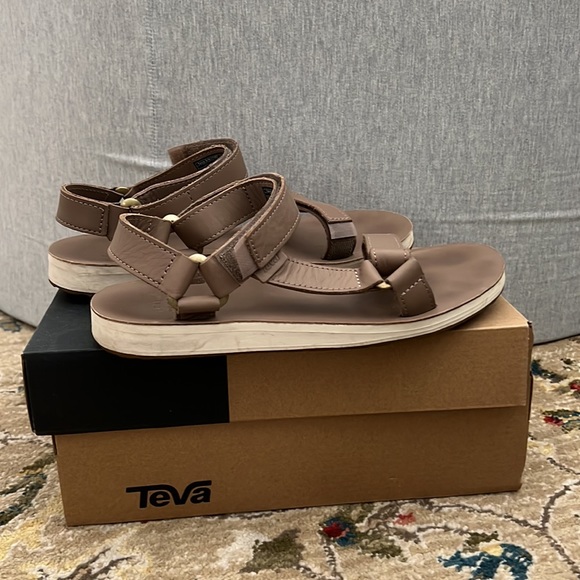 Teva Shoes - Teva leather original